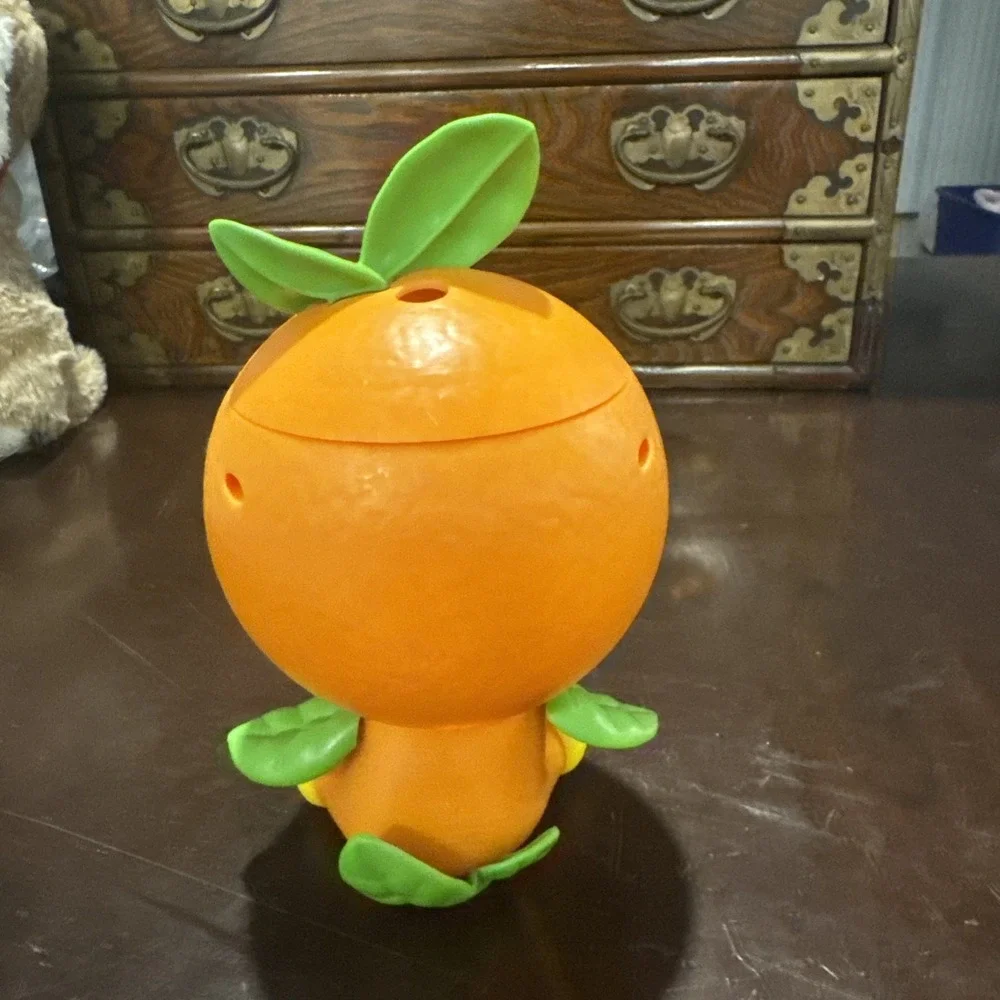RETIRED Disney World EPCOT 2020 Flower Garden Festival Orange Bird Sipper Cup